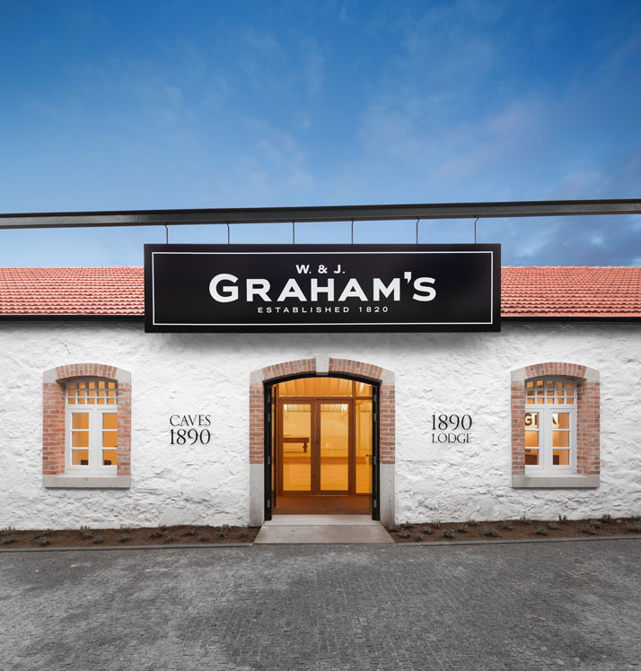 21-Graham-s-1890-Lodge-P-06-Atelier-Luis-Loureiro-Portugal-photo-Fernando-Guerra-yatzer